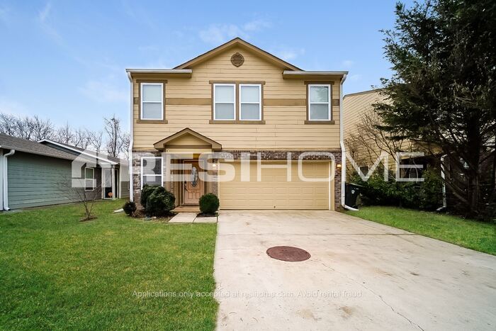 Primary Photo - 247 Bermuda Lakes Dr