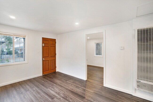 Foto del edificio - 1534 Woolsey St