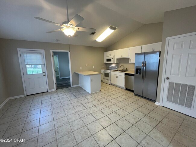 Building Photo - 7102 N Lagoon Dr