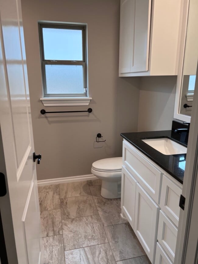 Foto del edificio - 8216 Poplar Dr