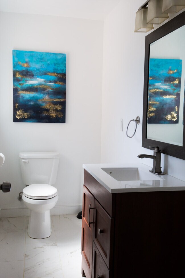 Bathroom 1 - 2665 Benedict St