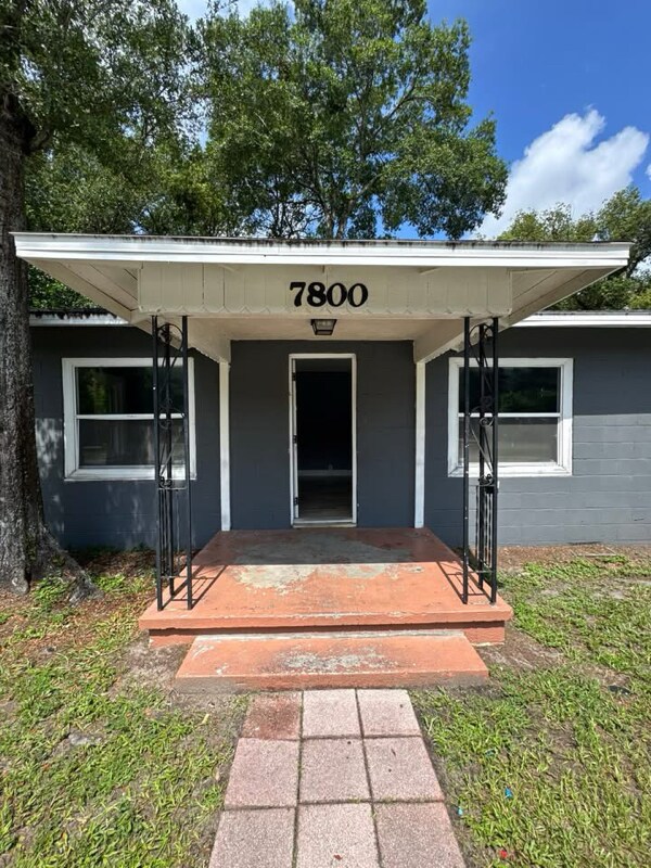 Foto principal - 7800 Rose Ave