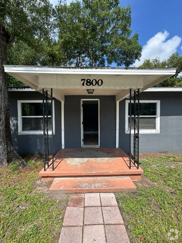 Building Photo - 7800 Rose Ave