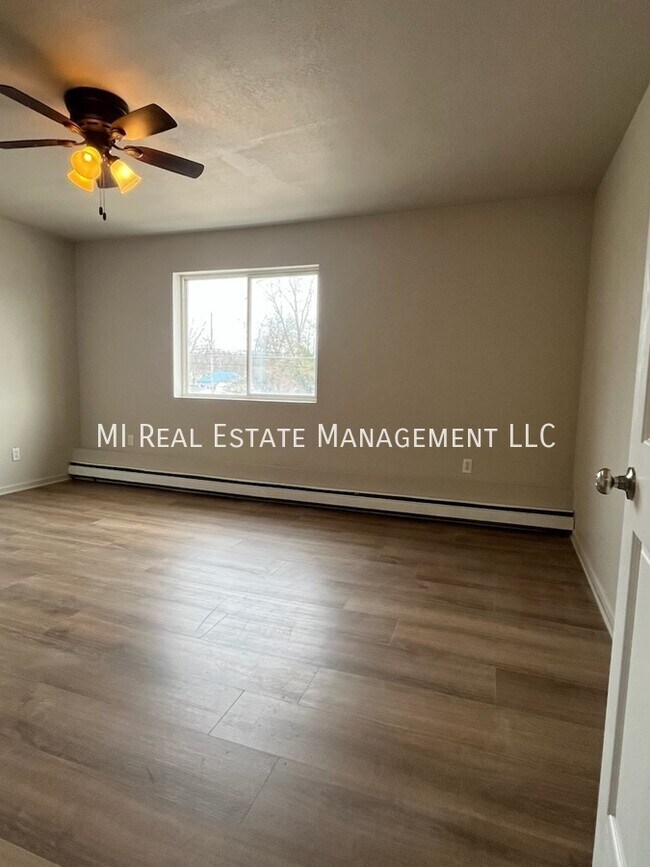 Foto del edificio - 3359 N Whitehall Rd