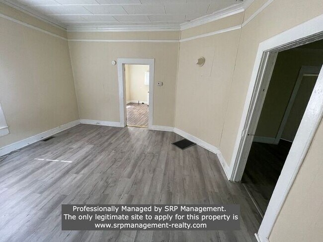 Building Photo - Two Bedroom, 1 Bath- Available For Rent Now!