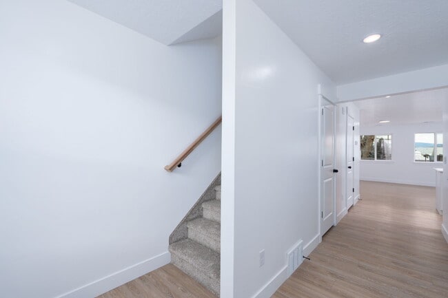 Foto del edificio - Spacious & Comfortable Home in Quiet Vernal Neighborhood