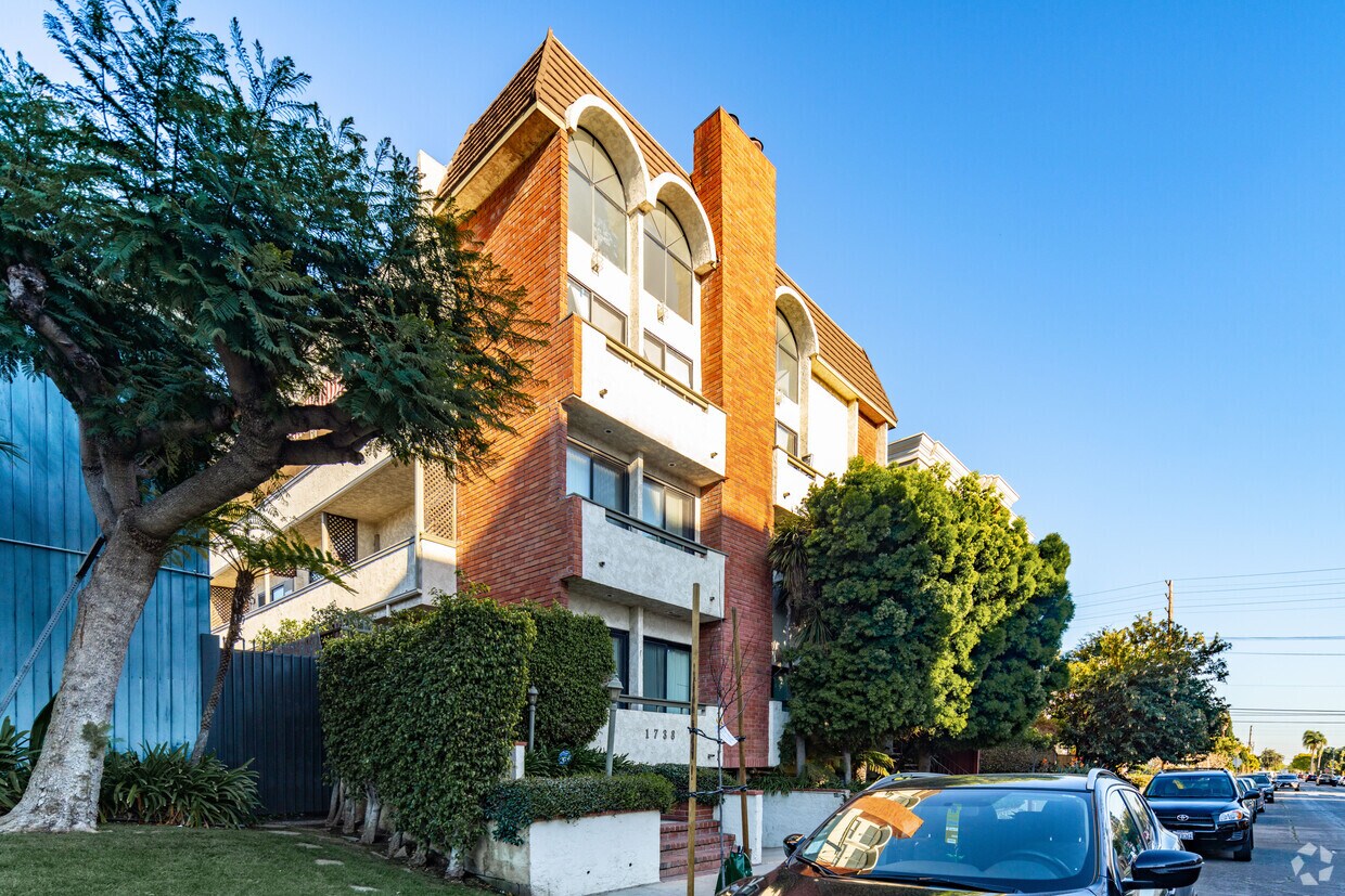 Exterior - 1738 Federal Ave