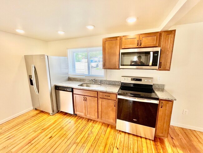 Cocina - 62 E Forrest Ave