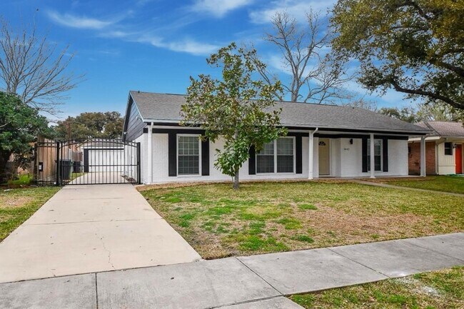 Foto del edificio - 5642 Cartagena St