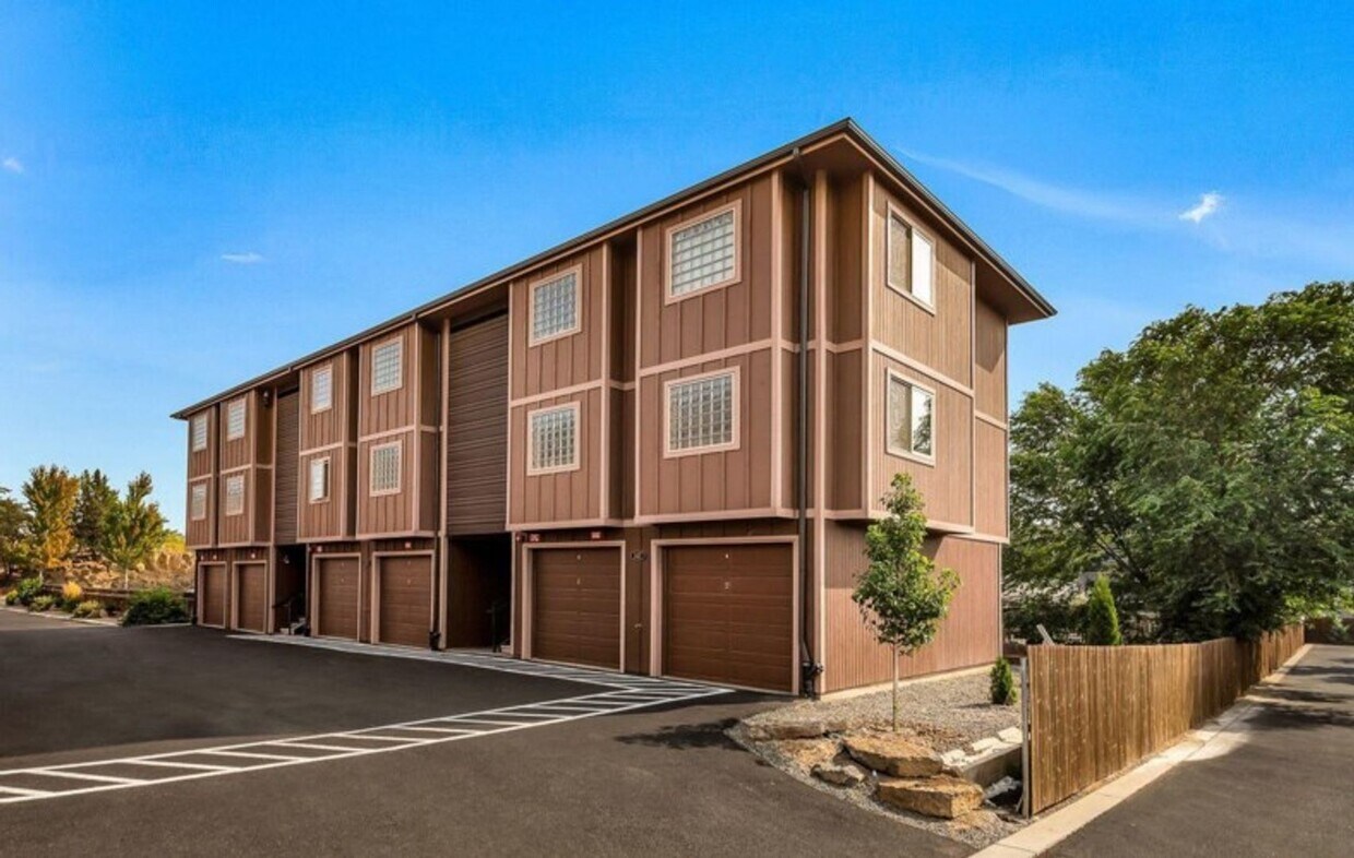 147 NW Revere Ave Unit 02, Bend, OR 97703 Room for Rent in Bend, OR
