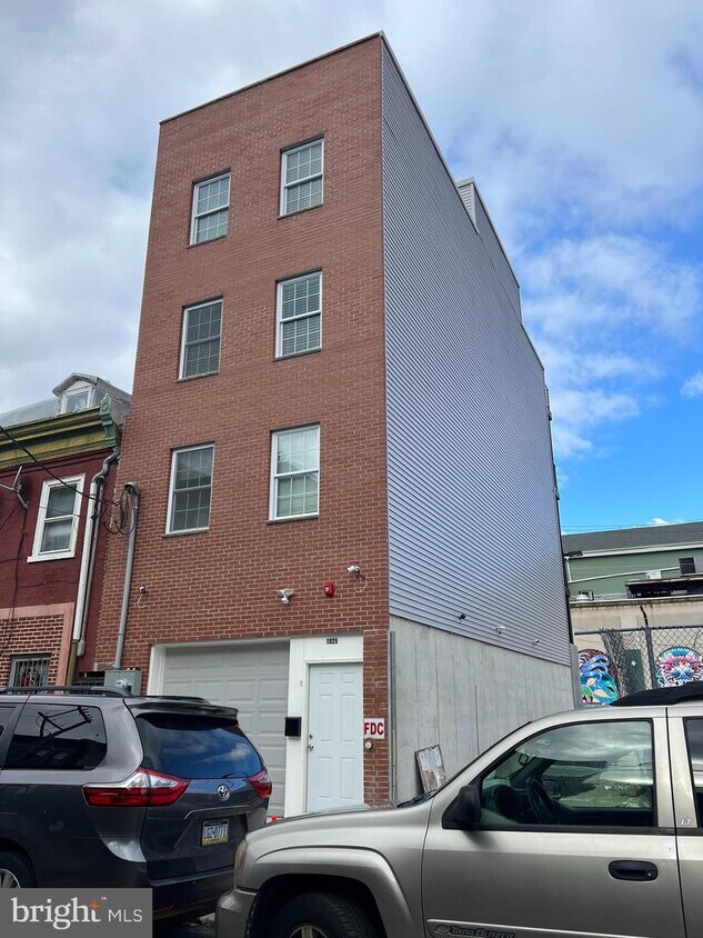 Primary Photo - 1025 Buttonwood St