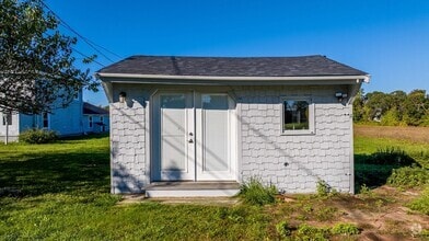 Building Photo - 736 Sconitcut Rd