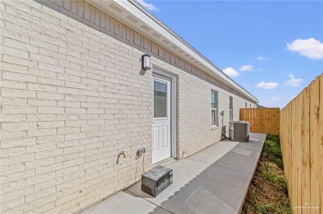 Building Photo - 13 San Jose Dr