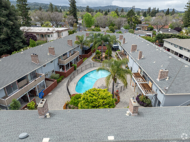 Building Photo - 1240 Woodside Rd