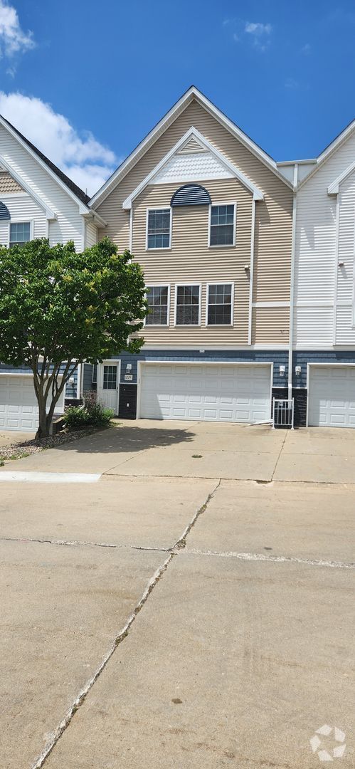 Building Photo - 1229 SE Village View Ln