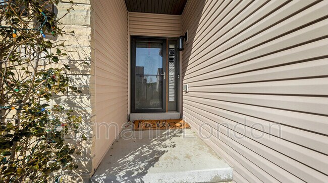 Building Photo - 185 Berry Manor Cir