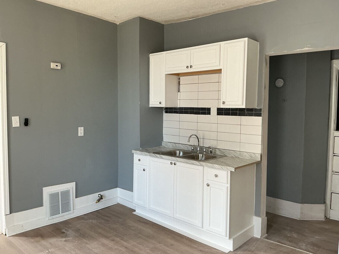 Foto principal - 218-220 E Hadley St
