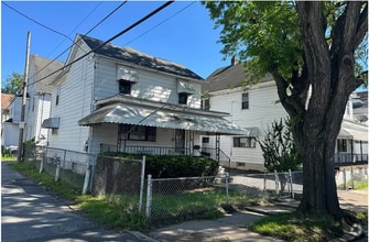 Building Photo - 335 13th Ave