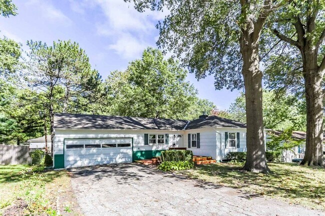 Foto del edificio - Beautiful 3 Bed Ranch Home with Finished Basement