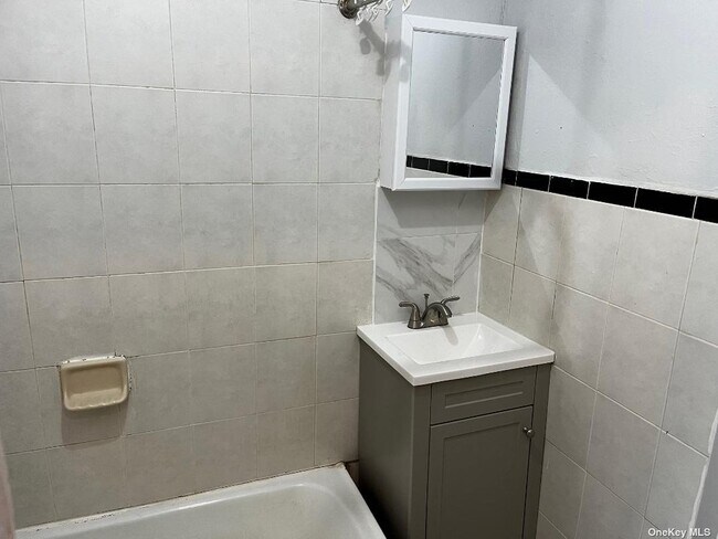 Foto del edificio - 88-10 170th St