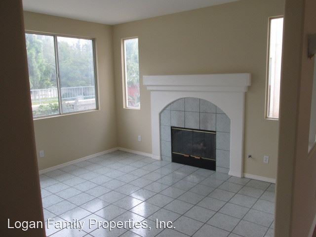 Building Photo - 4 br, 2.5 bath House - 2208 Willow Creek C...
