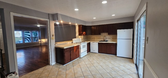 Building Photo - 19116 Kinglet Pl