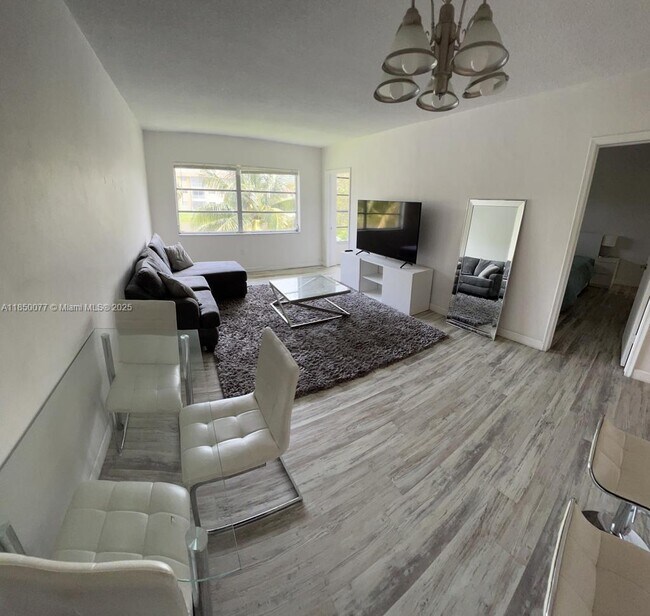 Foto del edificio - 2825 NE 201st Terrace