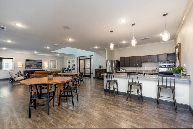 Foto del edificio - 823 N Ardenwood Dr