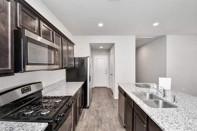 Building Photo - 9846 Laurel Lake Dr