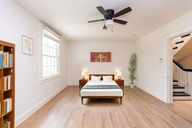 Building Photo - 3410 Oakenshaw Pl