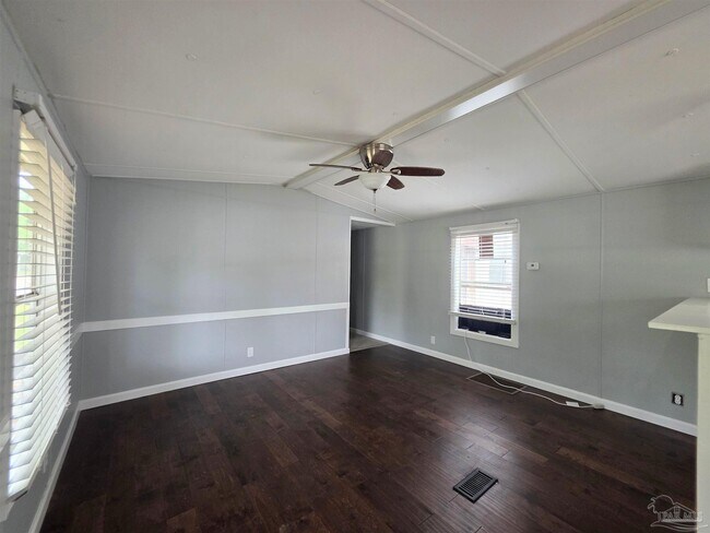 Foto del edificio - 8527 San Juan Calzada