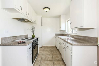 Building Photo - 400 E Live Oak St