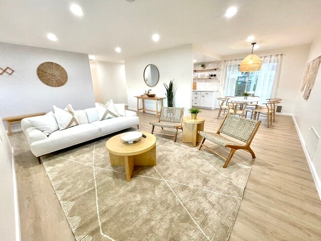 Open floor plan - 7084 Hillview Rd