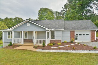 Building Photo - 134 Goldview Rd