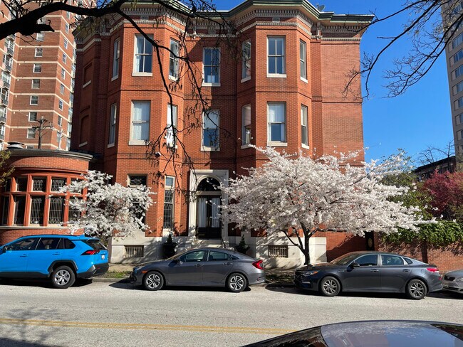 Building Photo - 106 E Chase St