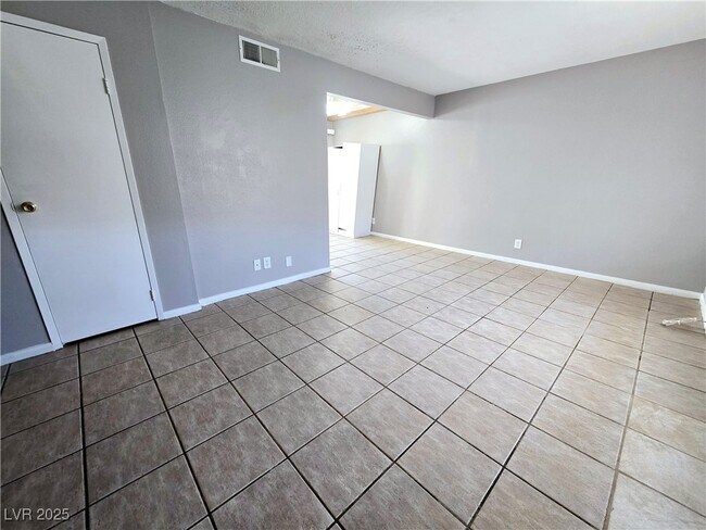 Foto del edificio - 4972 Larkspur St