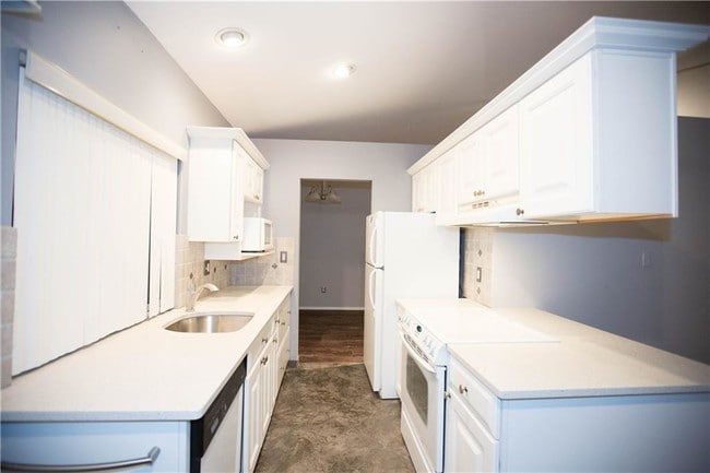 Foto del edificio - 37494 Charter Oaks Blvd
