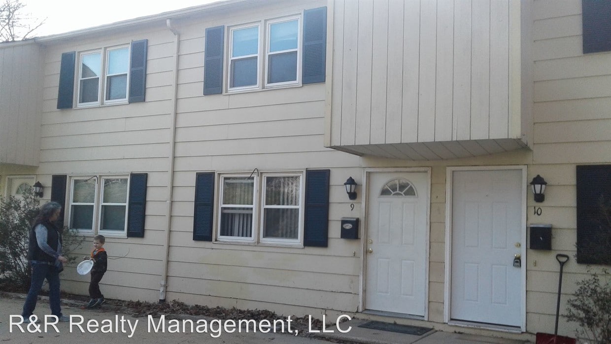 4 Langevin St, Spencer, MA 01562 Condo for Rent in Spencer, MA