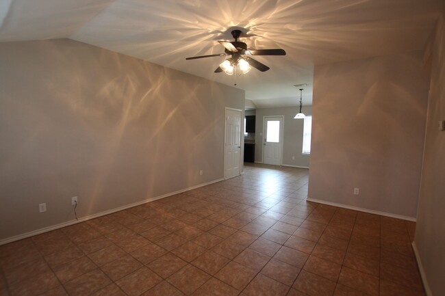 Building Photo - Coming Soon! 2 Bedroom Duplex for Rent in ...