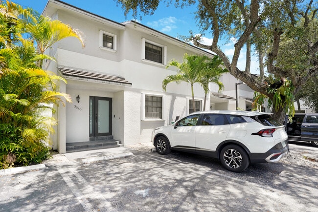 Building Photo - 3540 SW 17th St