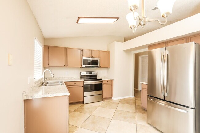 Foto del edificio - 17510 Silver Creek Ct