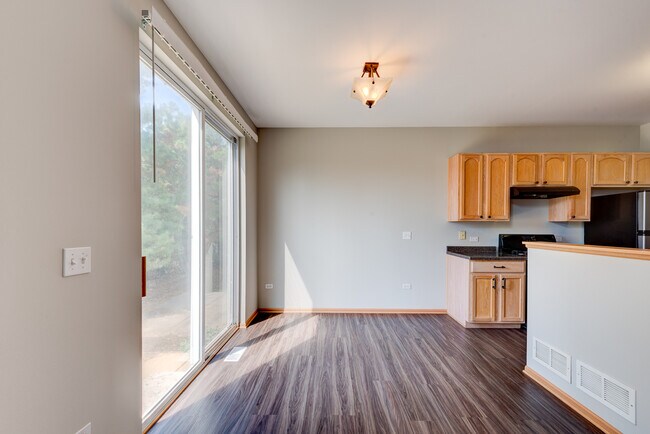 Building Photo - 490 Vaughn Cir