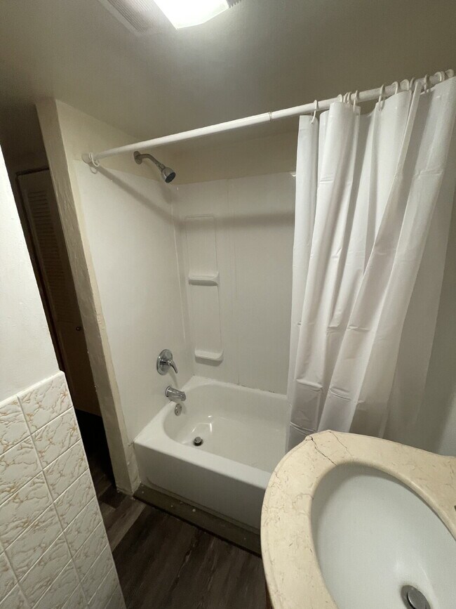 Photo - Spacious 3 bedroom with Off street parking! Apartment