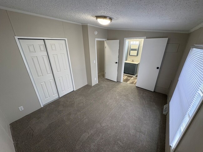 Foto del edificio - 8905 Beechwood Dr