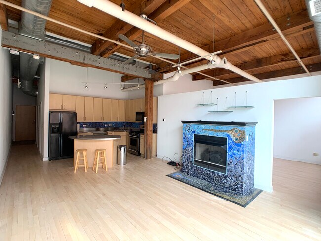 Building Photo - 1330 W Monroe St