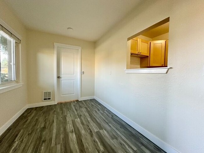 Building Photo - 6113 8th Ave NW