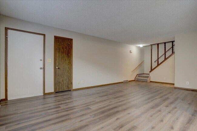 Foto del edificio - 2 Bedroom/2Bath Condo with a 1-car Detache...