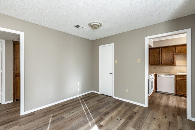 Foto del edificio - 2-Bedroom Home with Fireplace!
