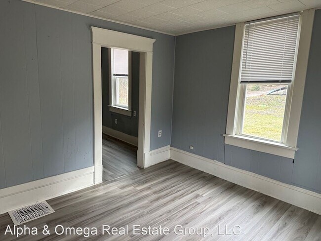 Building Photo - 4 br, 1 bath House - 75 Harker St.