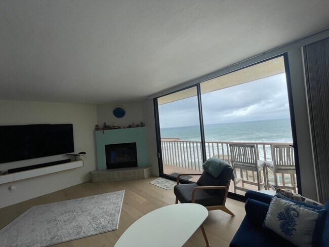 Building Photo - Santa Cruz 303